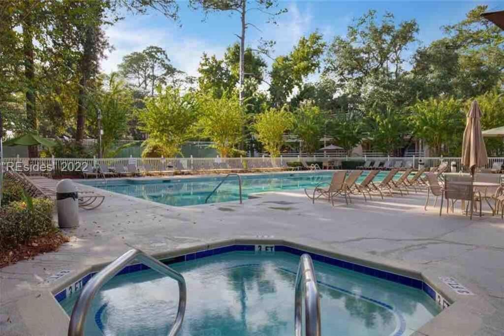 Cute 2 Bedroom, 2 Bath Condo At Folly Field Beach Hilton Head Island Dış mekan fotoğraf