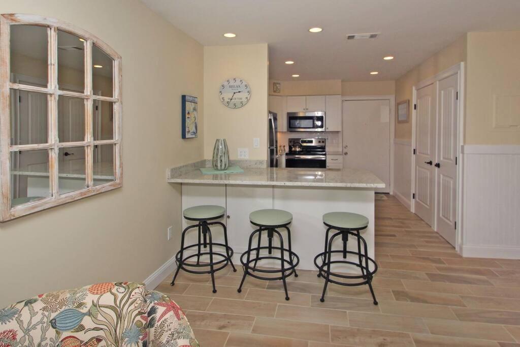 Cute 2 Bedroom, 2 Bath Condo At Folly Field Beach Hilton Head Island Dış mekan fotoğraf
